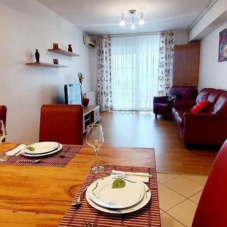 Summer Lake Apartment Mamaia Ngoại thất bức ảnh