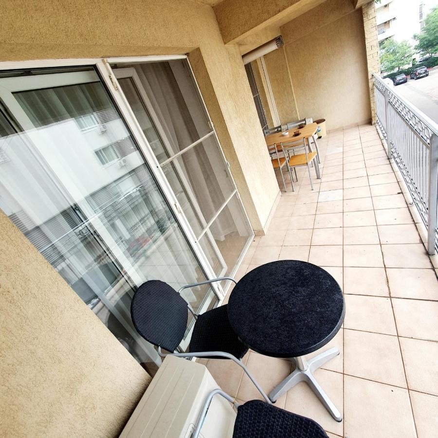 Summer Lake Apartment Mamaia Ngoại thất bức ảnh