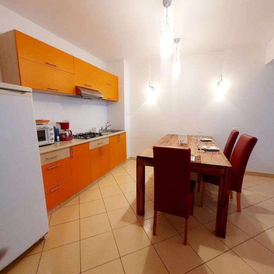 Summer Lake Apartment Mamaia Ngoại thất bức ảnh