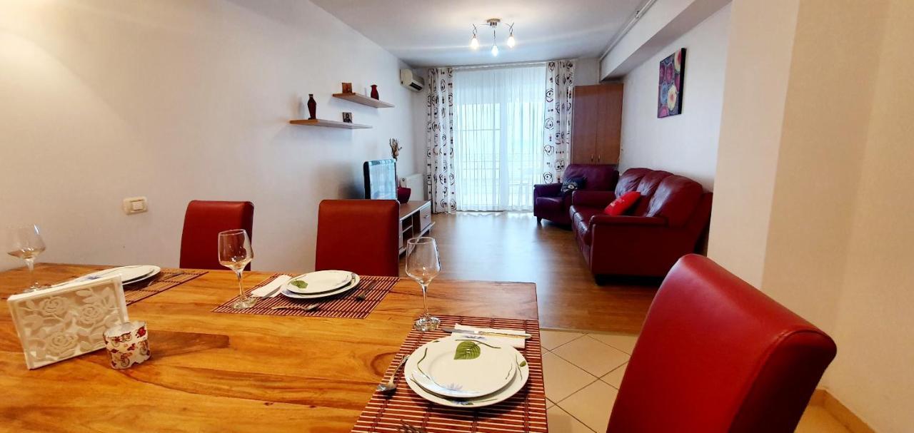 Summer Lake Apartment Mamaia Ngoại thất bức ảnh