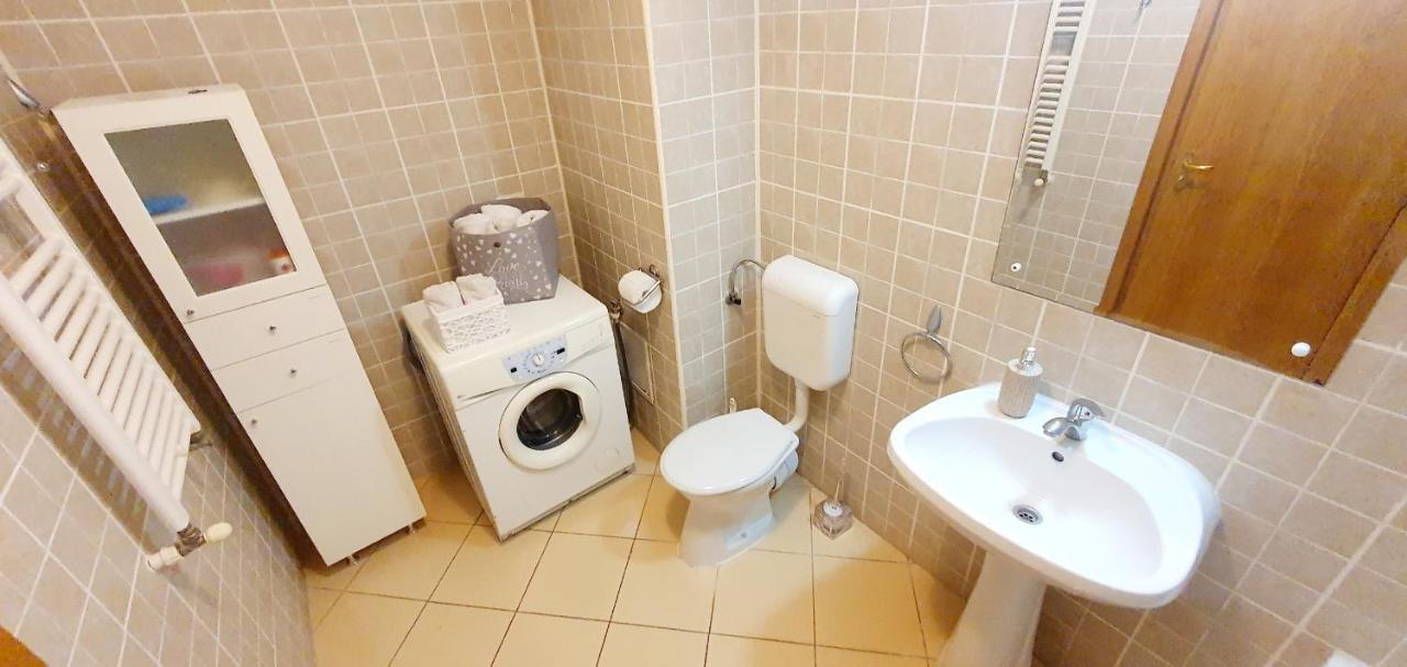 Summer Lake Apartment Mamaia Ngoại thất bức ảnh